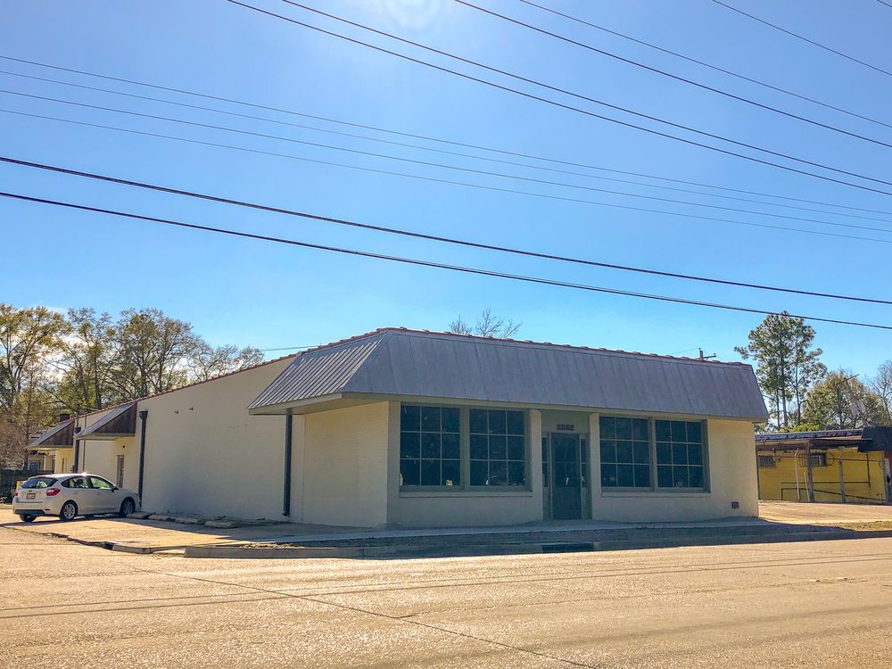 Unique Corner Building on Government Street in Mid City: 2882 Government St, Baton Rouge, LA 70806